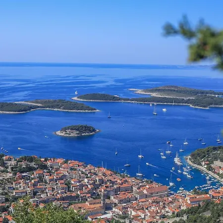 Marina Pavic 02 Hvar Town