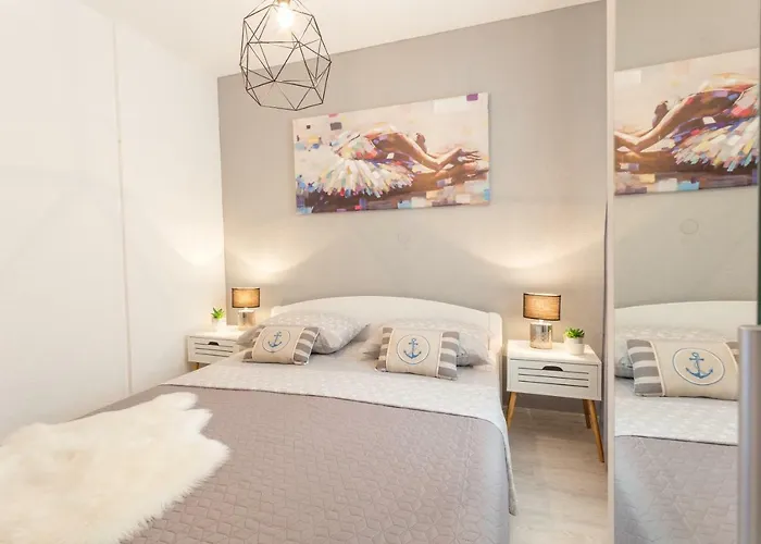 Marina Pavic 02 Hvar Town