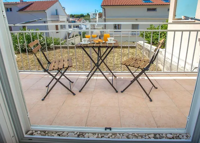 Marina Pavic 02 Hvar Town